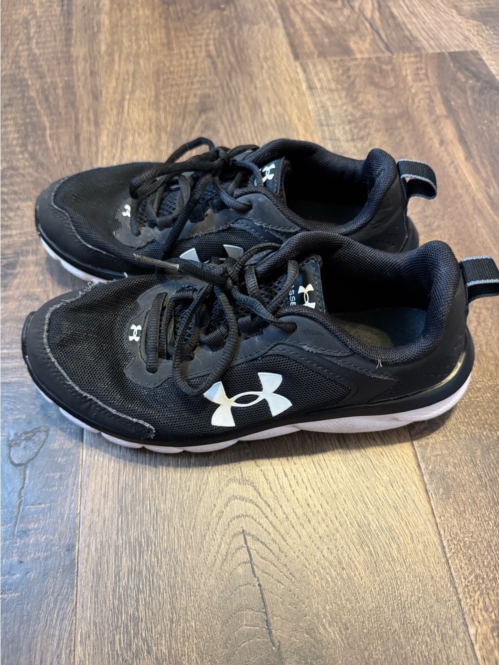 Under Armour Charged Assert Running Sneakers Black and Blue Youth 5 Unisex